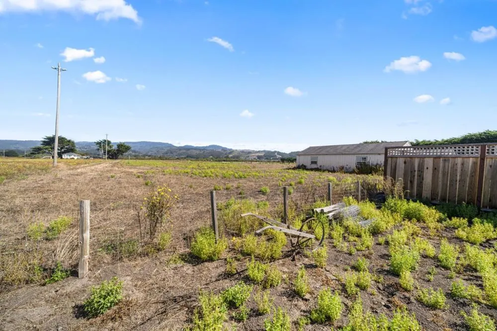 147 Kelly Avenue Half Moon Bay, CA 94019
