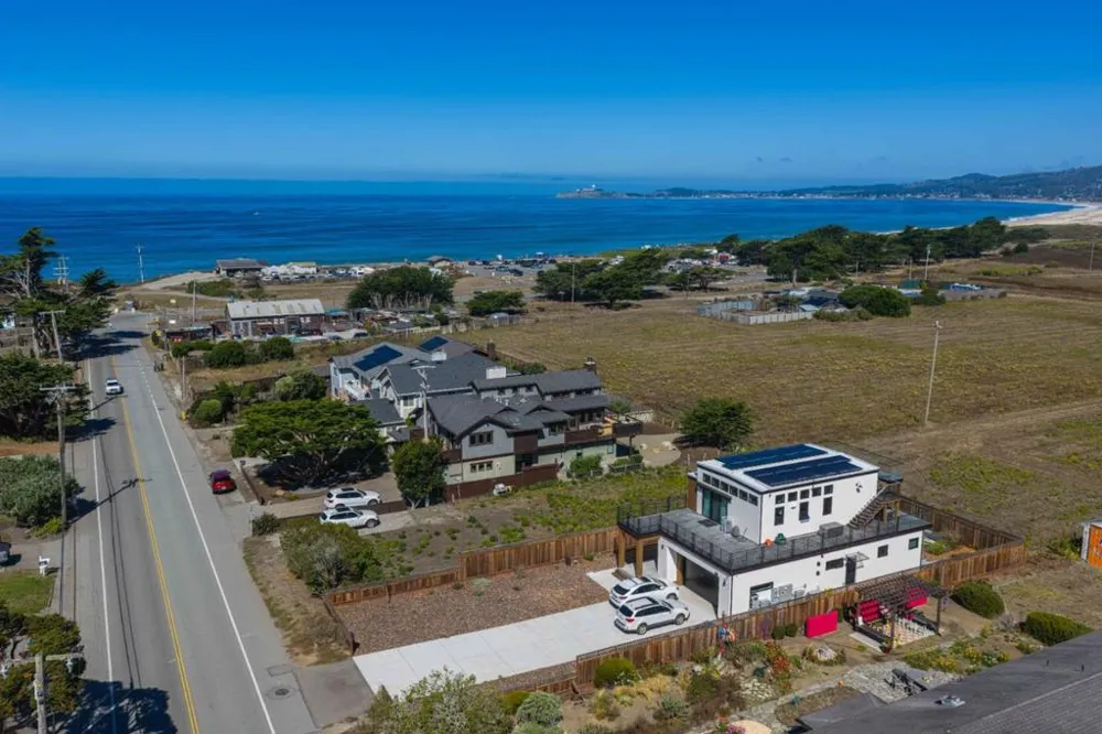147 Kelly Avenue Half Moon Bay, CA 94019
