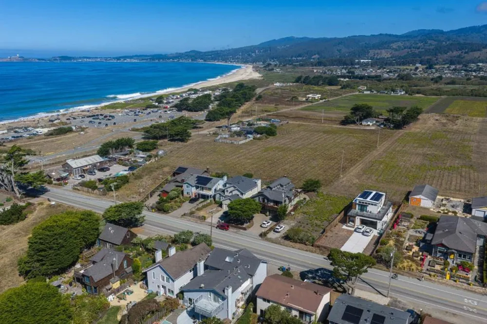 147 Kelly Avenue Half Moon Bay, CA 94019