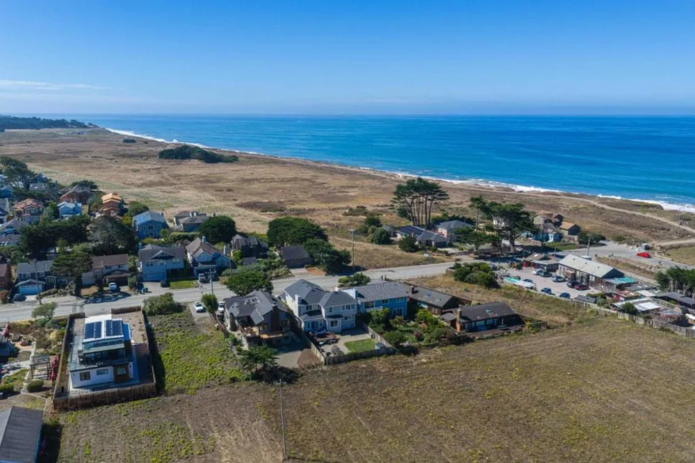 147 Kelly Avenue Half Moon Bay, CA 94019