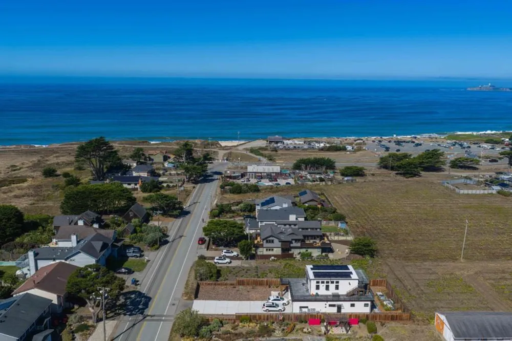 147 Kelly Avenue Half Moon Bay, CA 94019