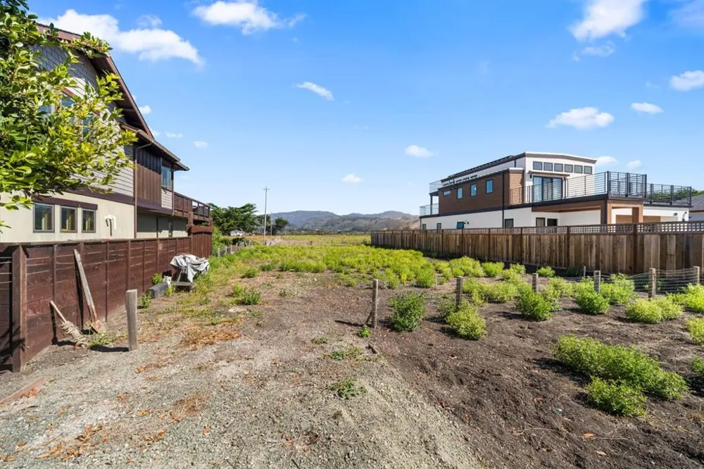 147 Kelly Avenue Half Moon Bay, CA 94019