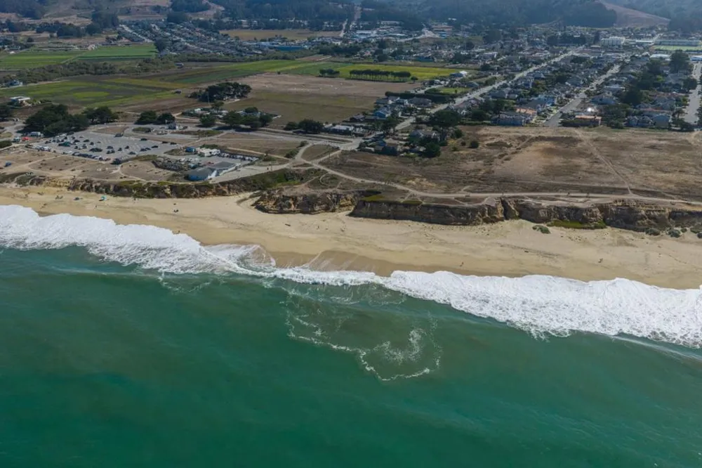 147 Kelly Avenue Half Moon Bay, CA 94019