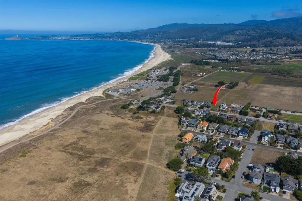 147 Kelly Avenue Half Moon Bay, CA 94019