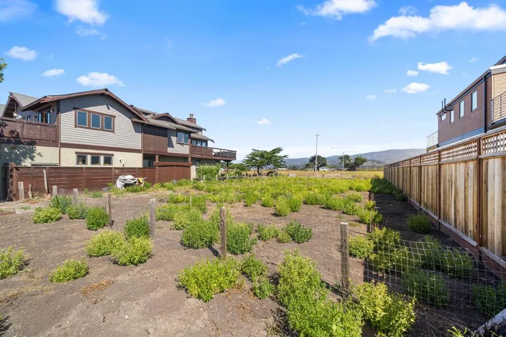 147 Kelly Avenue Half Moon Bay, CA 94019