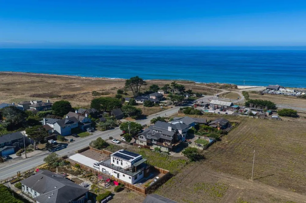 147 Kelly Avenue Half Moon Bay, CA 94019