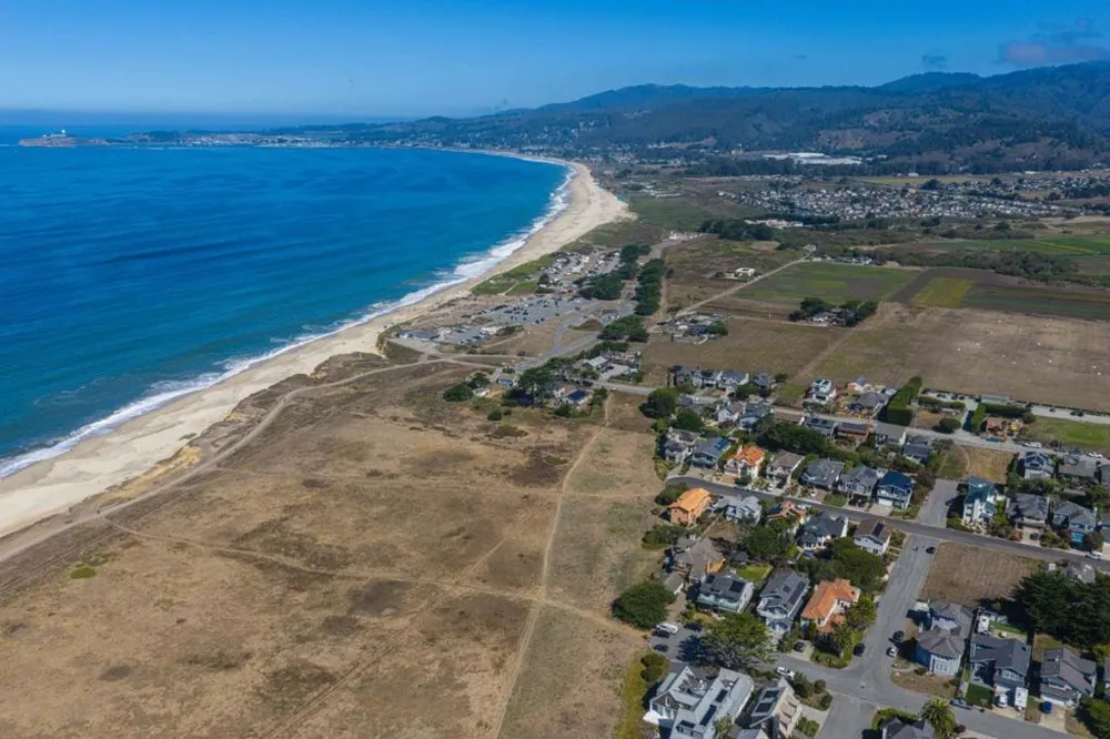 147 Kelly Avenue Half Moon Bay, CA 94019