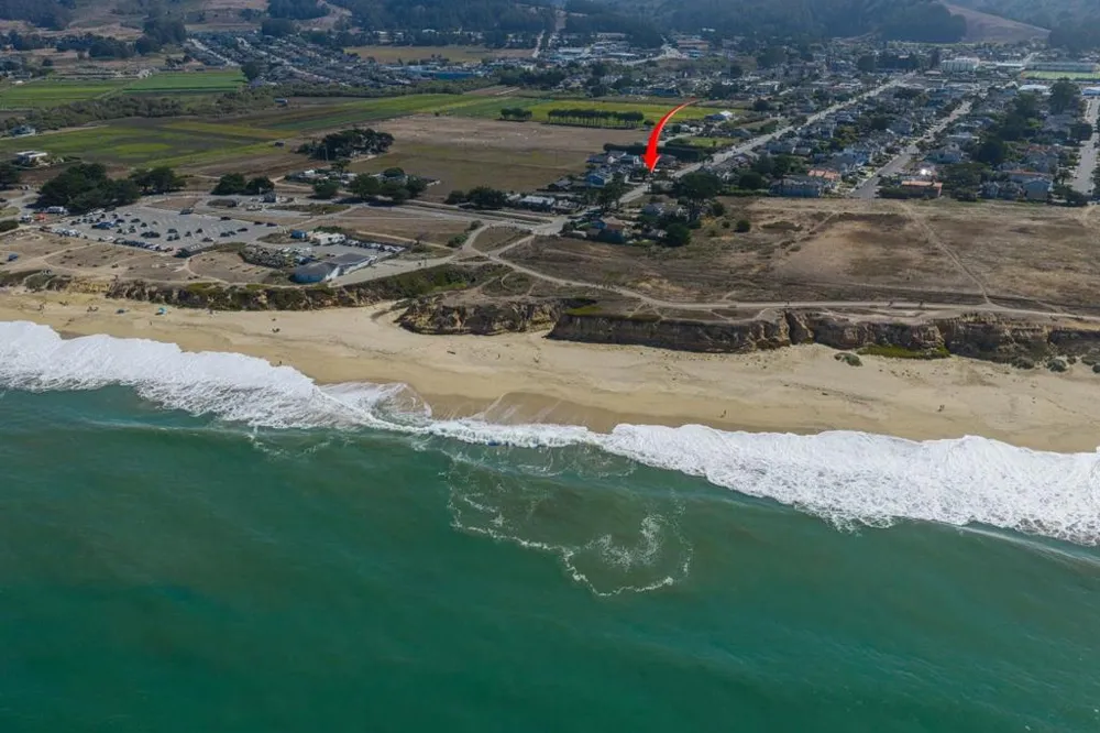 147 Kelly Avenue Half Moon Bay, CA 94019
