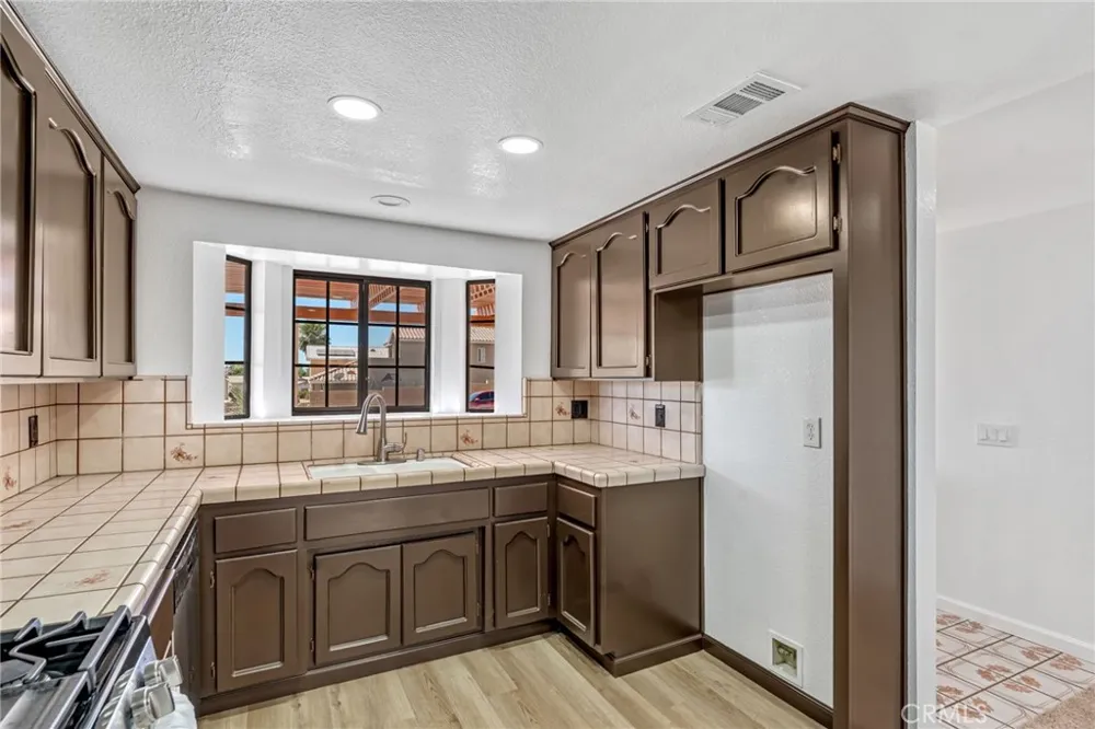 14690 Burgundy Helendale, CA 92342