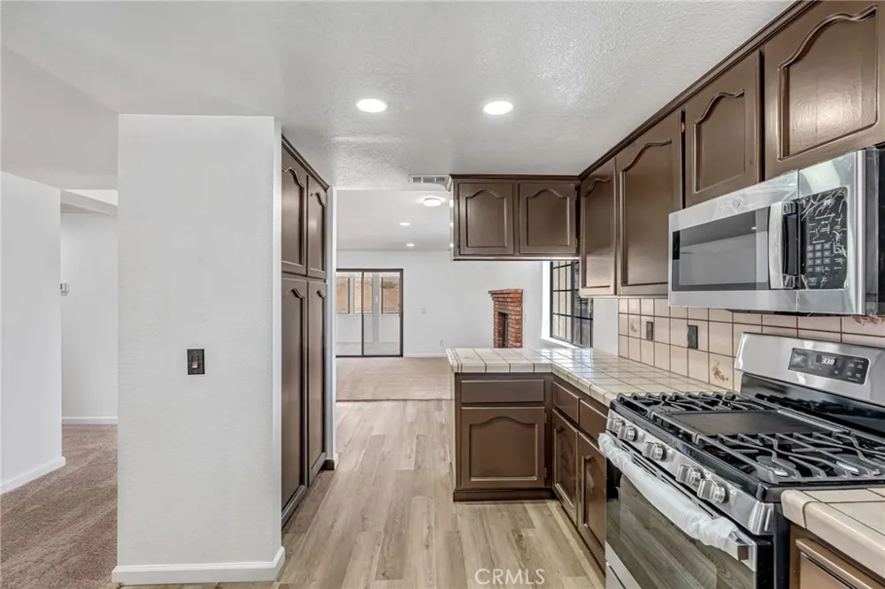 14690 Burgundy Helendale, CA 92342
