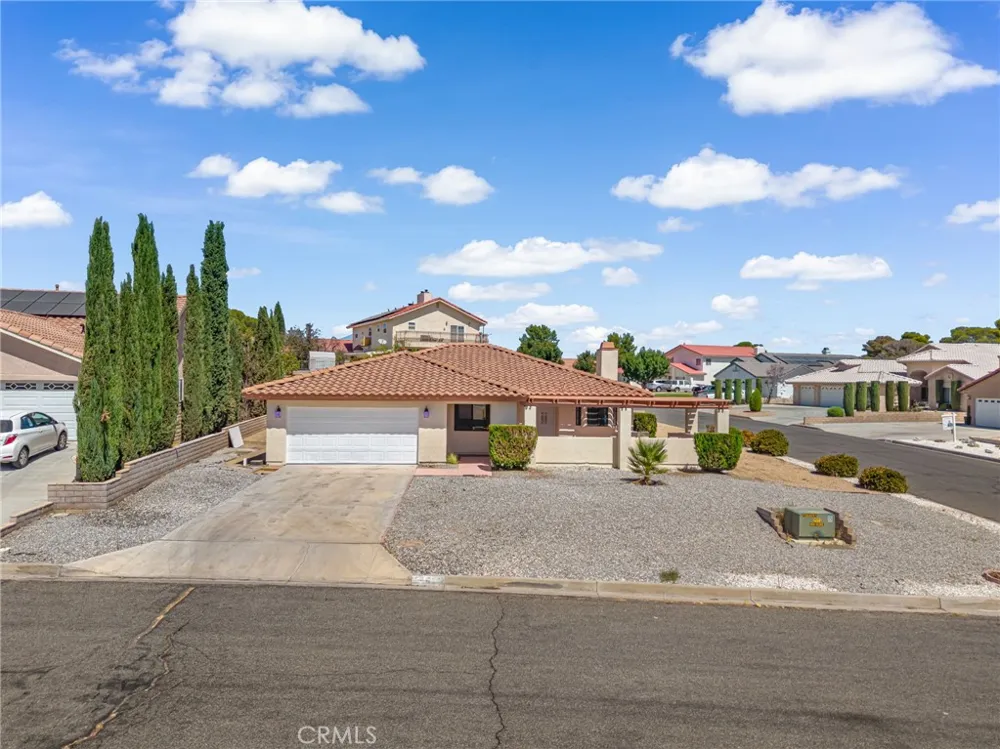 14690 Burgundy Helendale, CA 92342