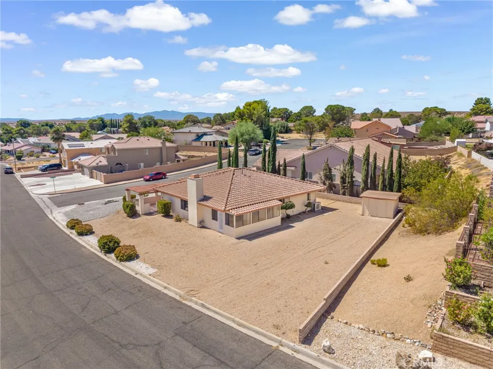 14690 Burgundy Helendale, CA 92342