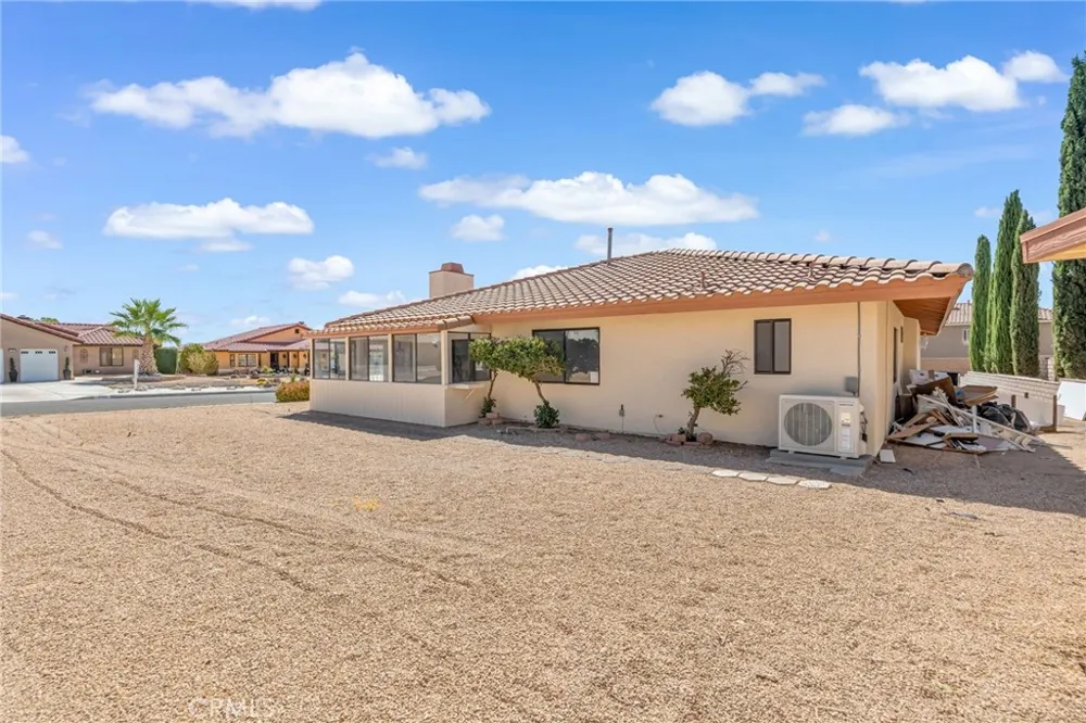 14690 Burgundy Helendale, CA 92342