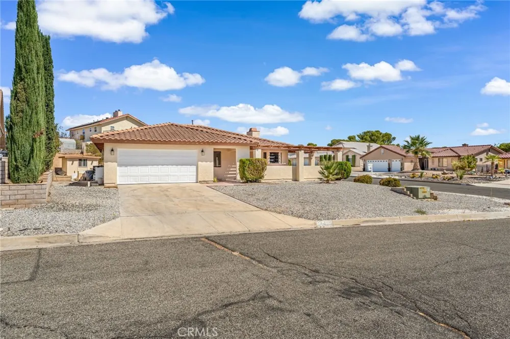 14690 Burgundy Helendale, CA 92342