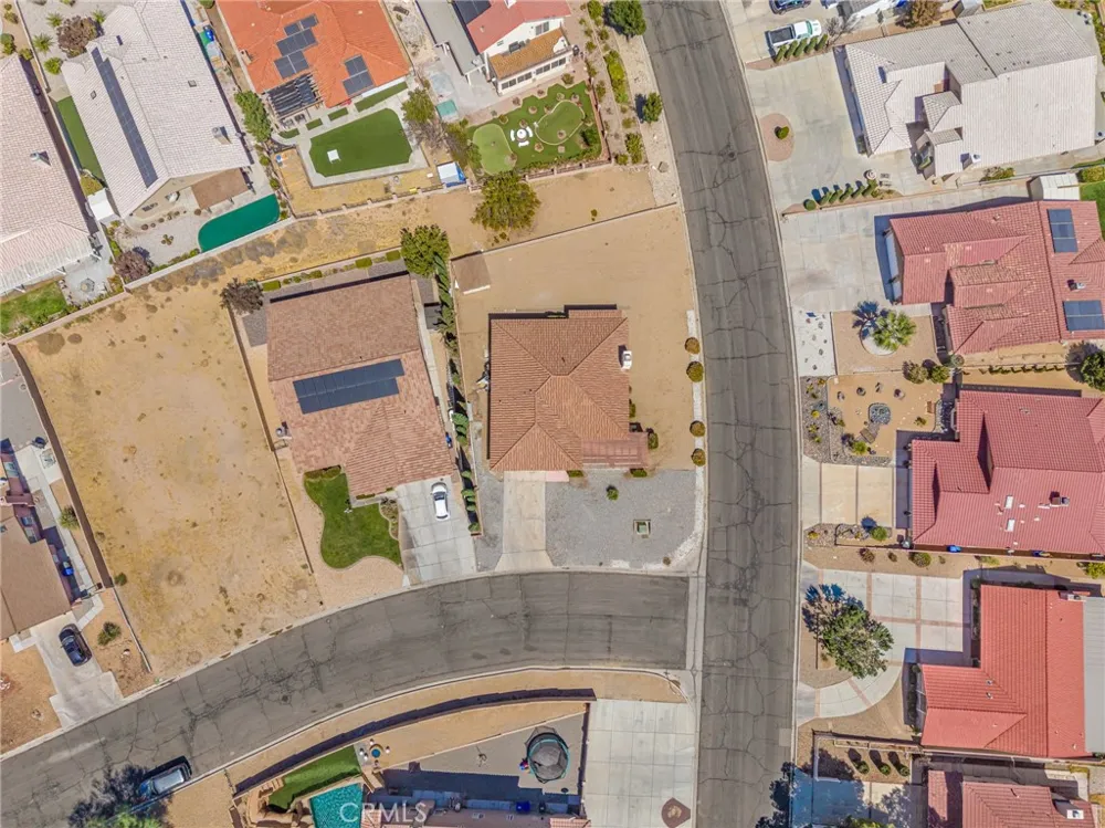 14690 Burgundy Helendale, CA 92342