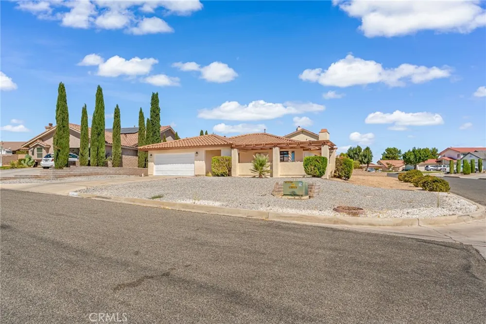 14690 Burgundy Helendale, CA 92342