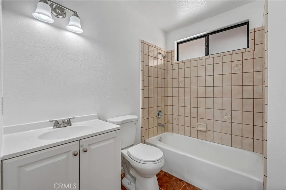 14690 Burgundy Helendale, CA 92342