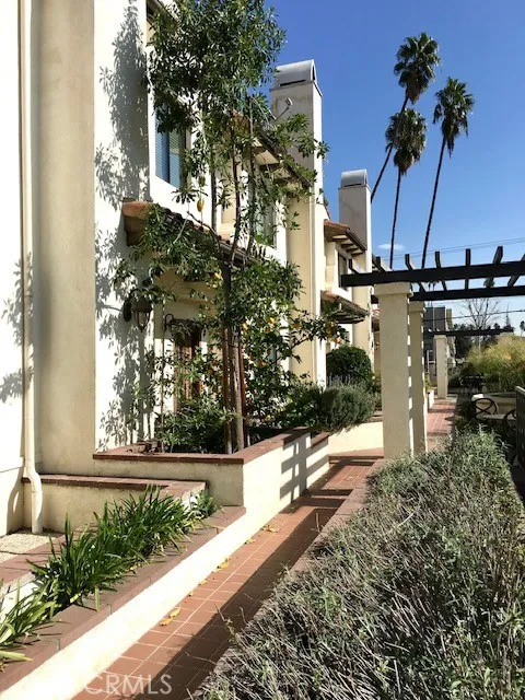 63 Harkness Pasadena, CA 91106