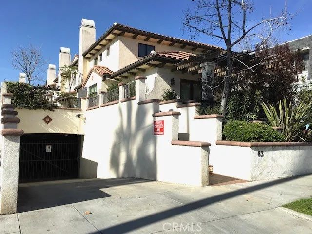 63 Harkness Pasadena, CA 91106