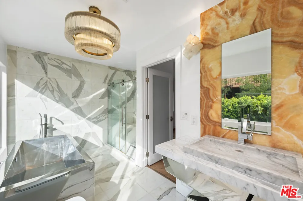 2250 Nichols Canyon Road Los Angeles, CA 90046