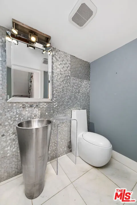 2250 Nichols Canyon Road Los Angeles, CA 90046