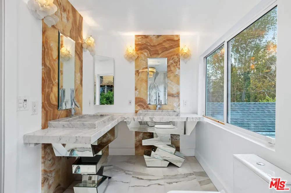 2250 Nichols Canyon Road Los Angeles, CA 90046