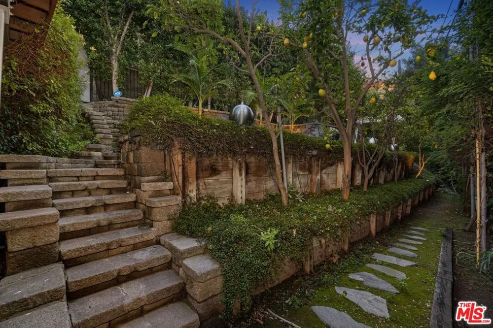 2250 Nichols Canyon Road Los Angeles, CA 90046