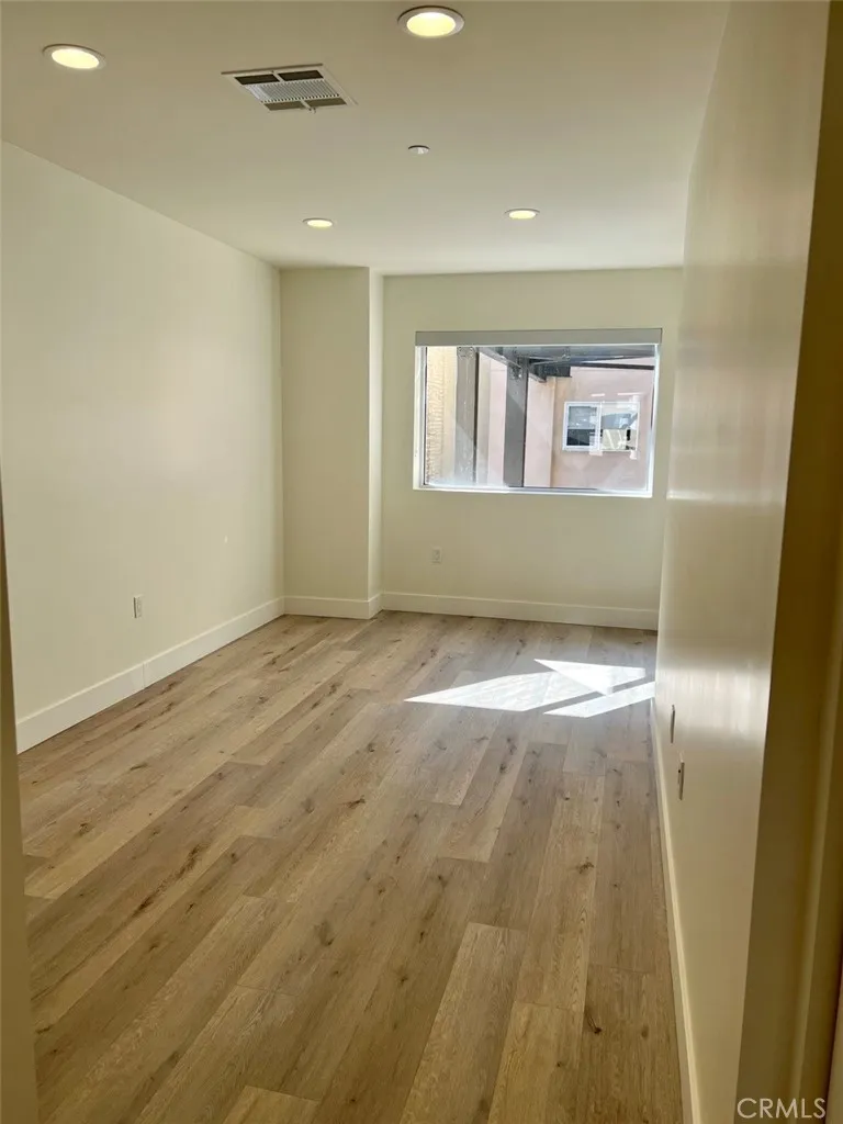 314 6th #405 Los Angeles, CA 90014
