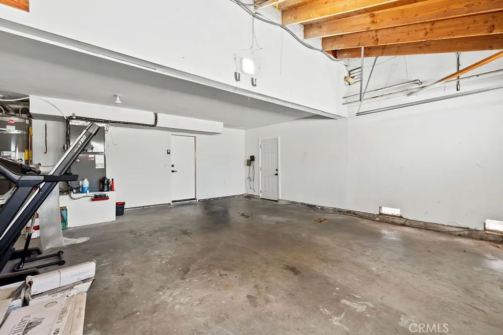 19700 Lull Los Angeles, CA 91306