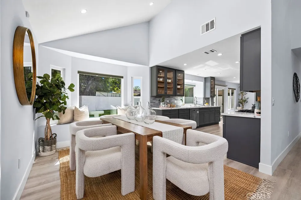 19700 Lull Los Angeles, CA 91306