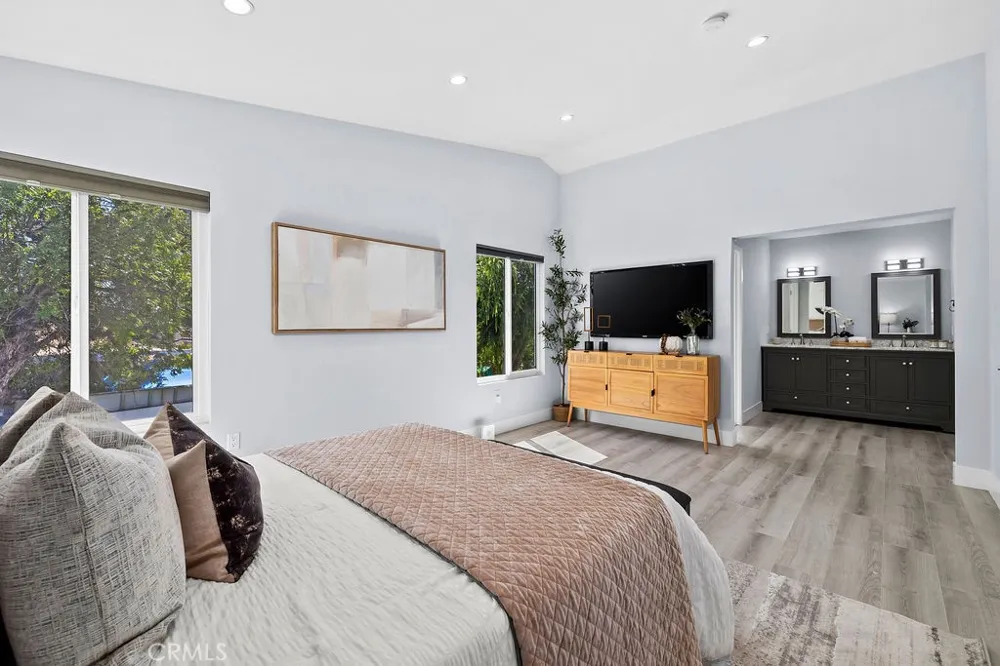 19700 Lull Los Angeles, CA 91306