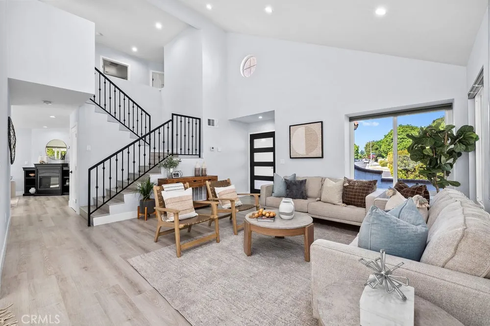 19700 Lull Los Angeles, CA 91306