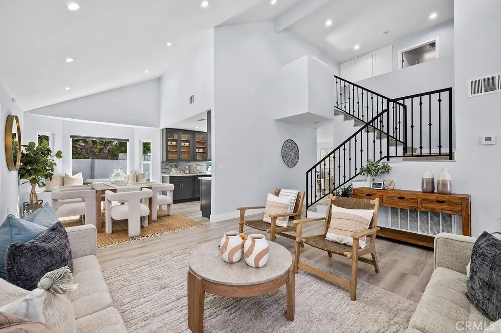 19700 Lull Los Angeles, CA 91306