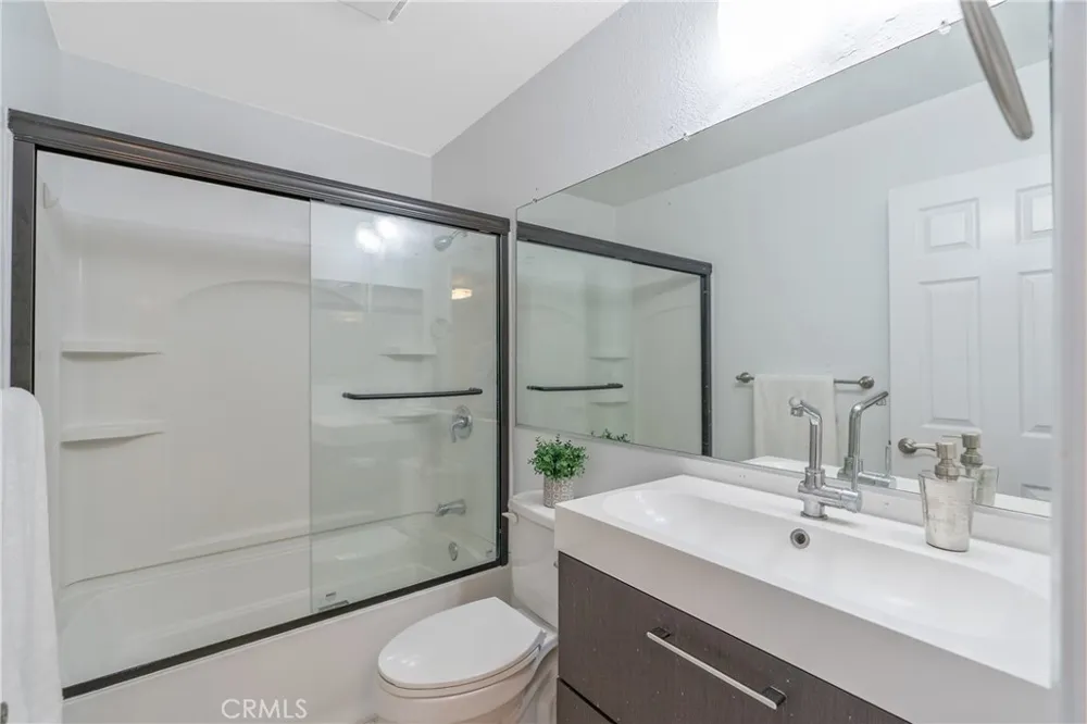 2310 Fairview Street #210 Burbank, CA 91504
