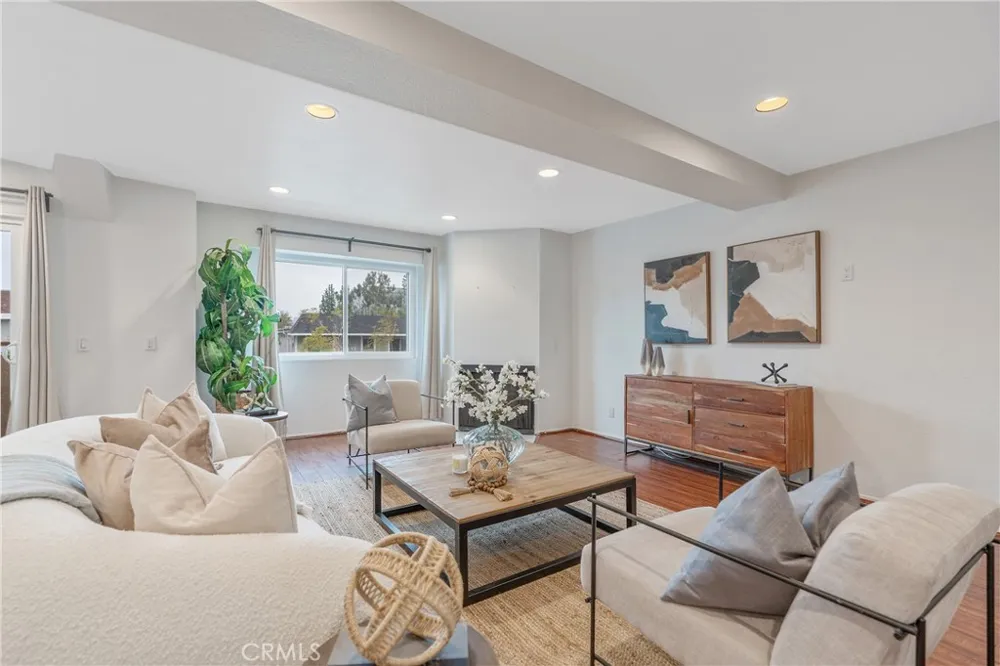 2310 Fairview Street #210 Burbank, CA 91504
