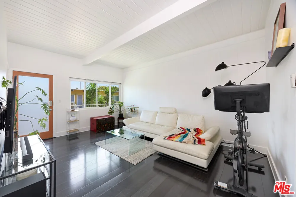 2325 Kansas Avenue #9 Santa Monica, CA 90404