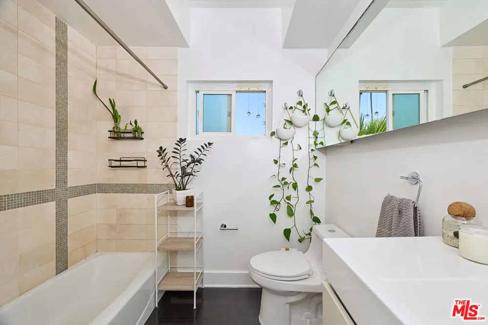 2325 Kansas Avenue #9 Santa Monica, CA 90404