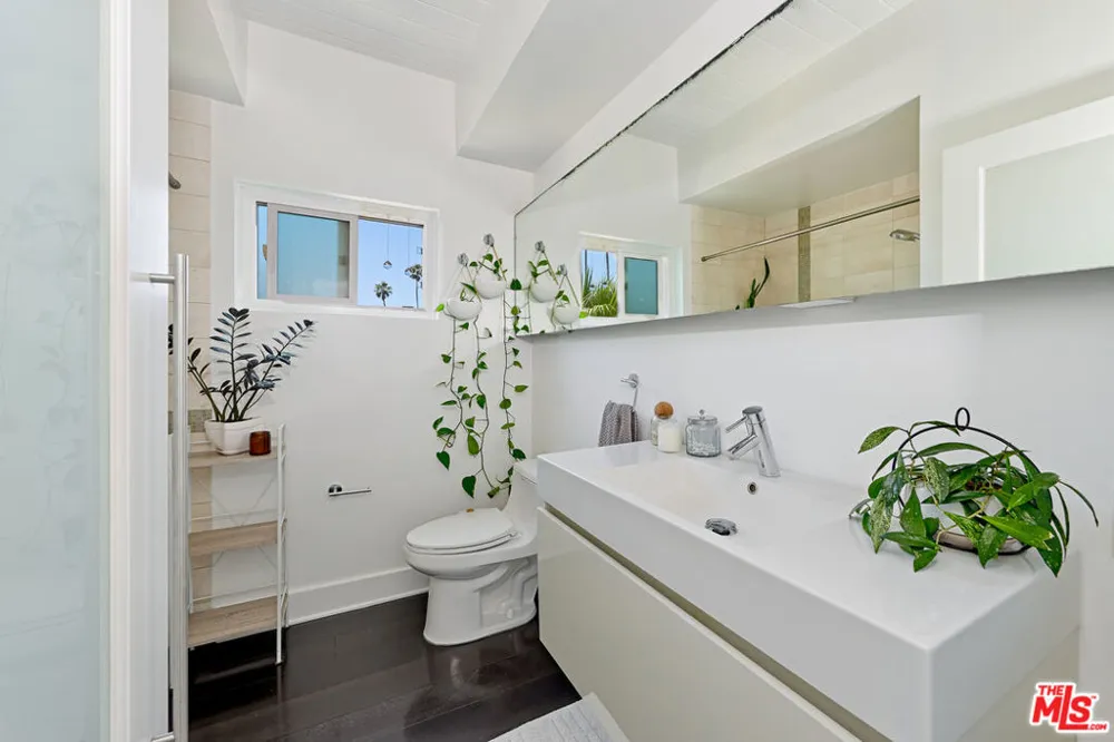 2325 Kansas Avenue #9 Santa Monica, CA 90404
