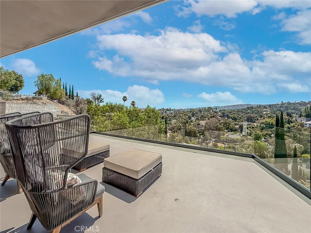 5134 Medina Woodland Hills, CA 91364