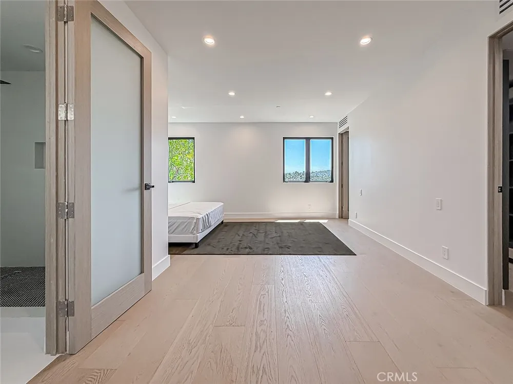 5134 Medina Woodland Hills, CA 91364