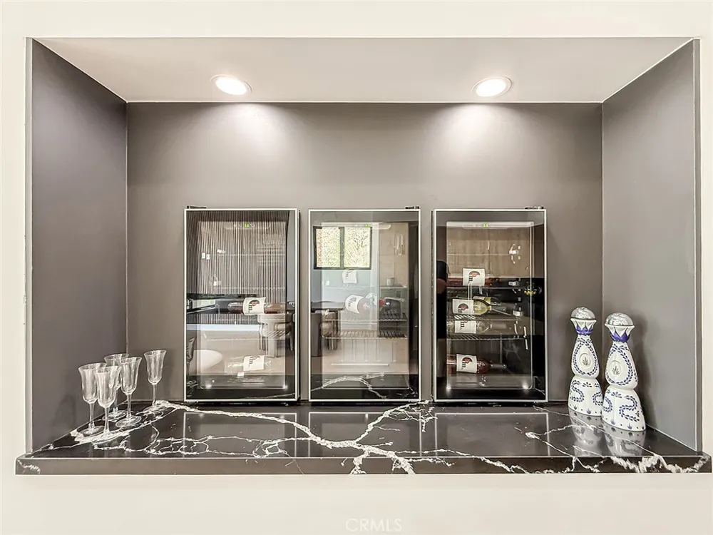 5134 Medina Woodland Hills, CA 91364
