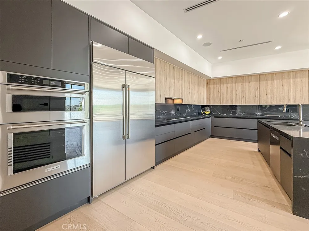 5134 Medina Woodland Hills, CA 91364