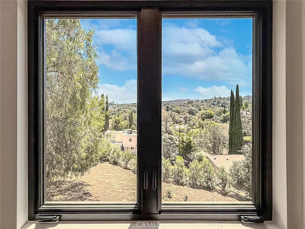 5134 Medina Woodland Hills, CA 91364