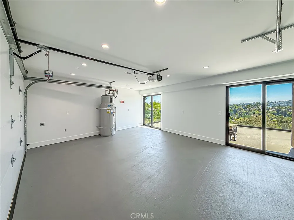 5134 Medina Woodland Hills, CA 91364
