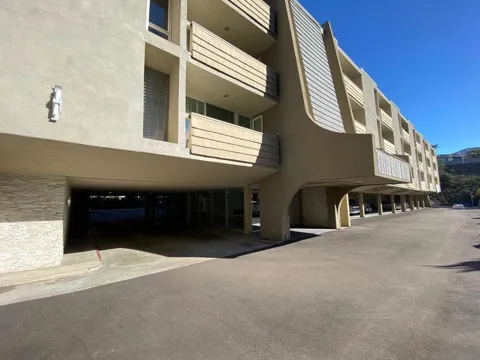 2510 Torrey Pines Rd #211
