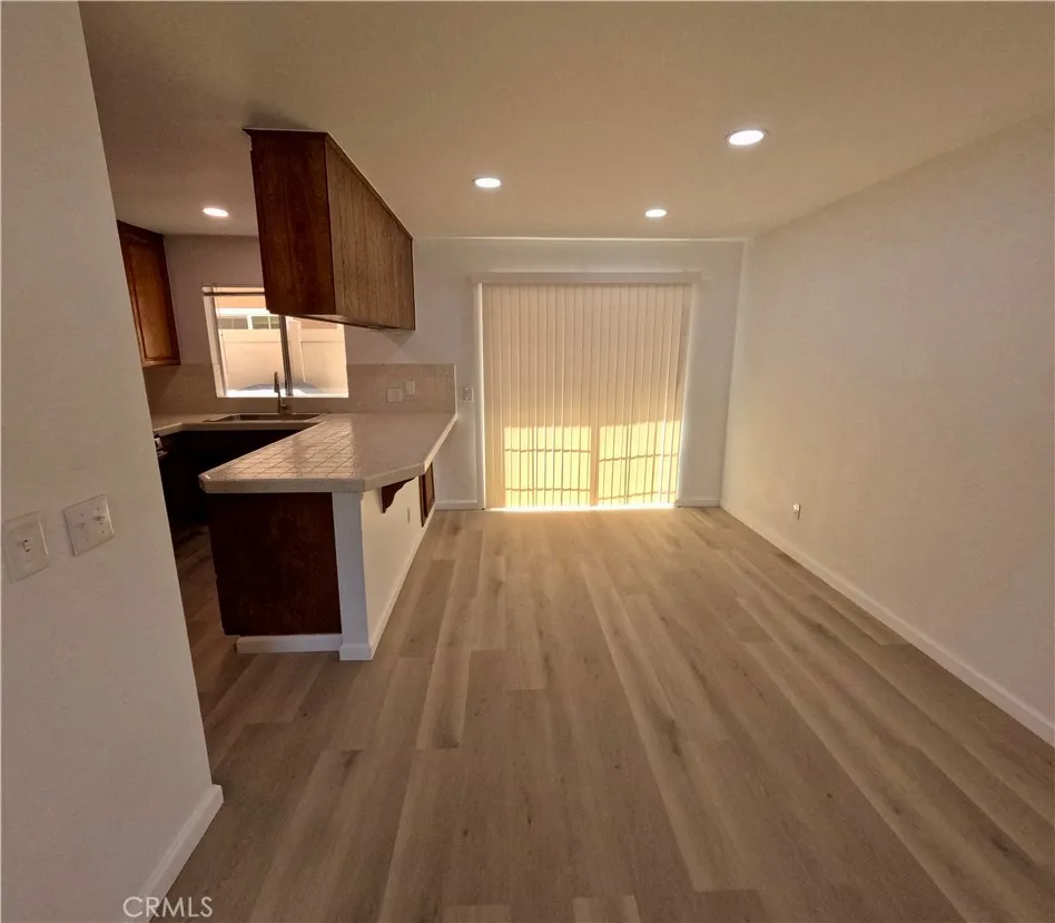 1902 W Victory Burbank, CA 91506