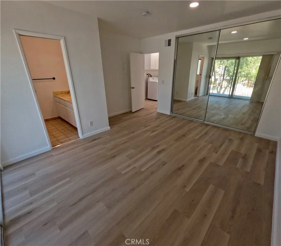 1902 W Victory Burbank, CA 91506