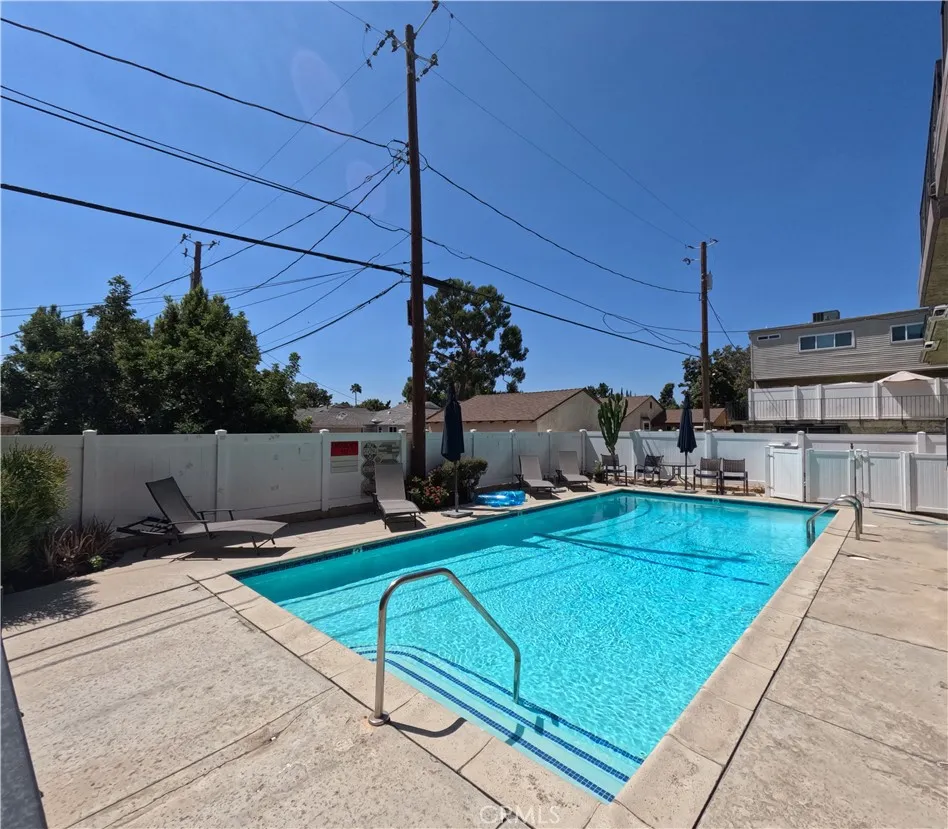 1902 W Victory Burbank, CA 91506