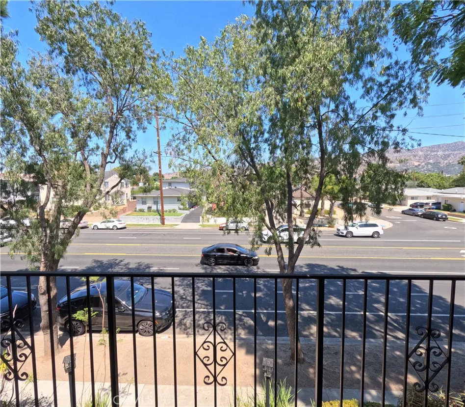 1902 W Victory Burbank, CA 91506