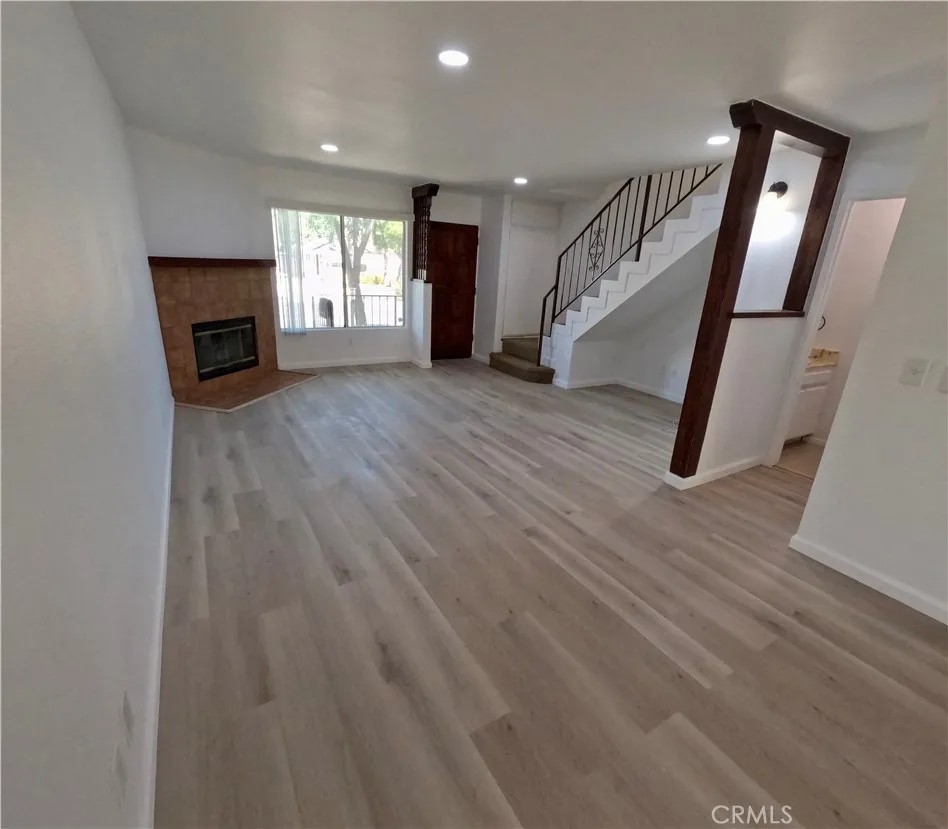 1902 W Victory Burbank, CA 91506
